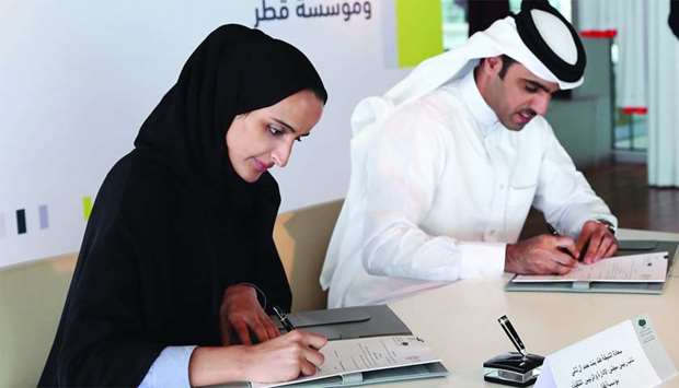 HE Sheikha Hind bint Hamad al-Thani and Khalifa al-Kuwari sign the agreement.rnrn