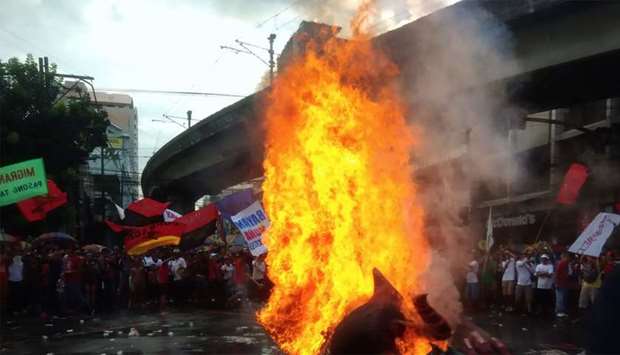 Protesters burning Duterte's effigy