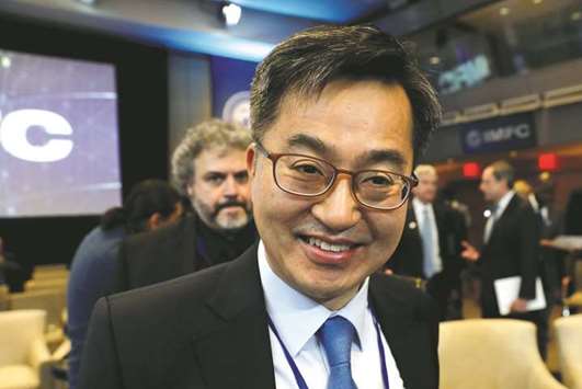 South Korean Finance Minister Kim Dong-yeon attends the IMF/World Bank spring meeting in Washington. Kim said yesterday the government was discussing how to finance possible economic projects with North Korea.