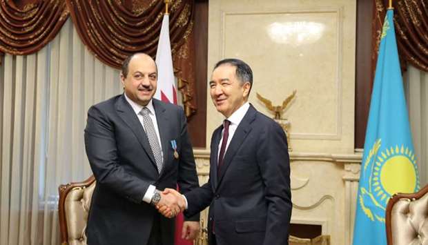 Defence minister meets Kazakh PMrnrn