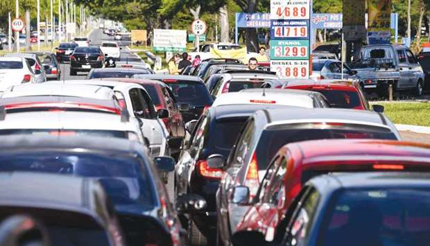 Fearing fuel shortage caused by the truckersu2019 national strike, motorists in Brasilia rush to gas stations to fuel their cars.