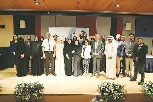 Officials of CNA-Q and HMC with participants of the programme.