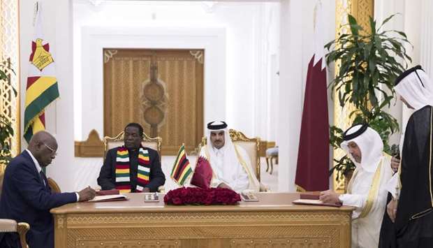 His Highness the Amir Sheikh Tamim bin Hamad al-Thani and Zimbabwean President, Emmerson Mnangagwa, witness the signing of an agreement between the governments of Qatar and Zimbabwe at the Amiri Diwan
