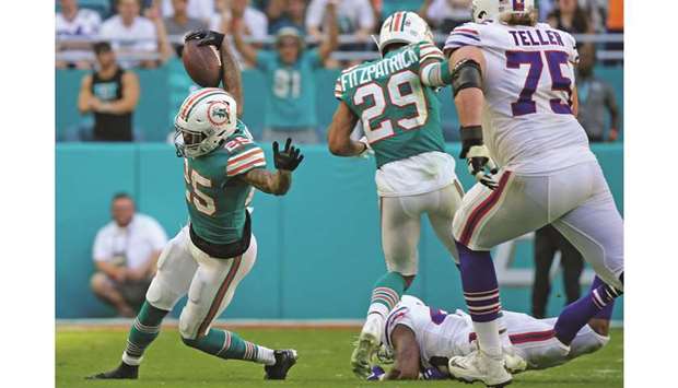 Miami Dolphinsu2019 Xavien Howard (left) intercepts a pass against the Buffalo Bills at Hard Rock Stadium in Miami Gardens on December 2, 2018. (Miami Herald/TNS)