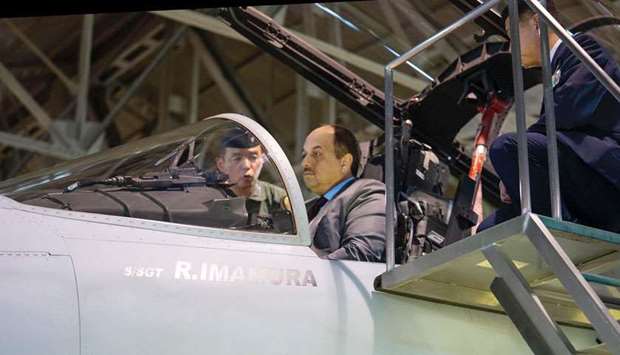 Defence minister visits Nyutabaru Air Base in Japanrnrn
