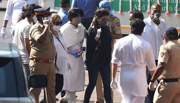 Bollywood actress Neetu Singh (centre right) arrives at the crematorium to attend the funeral of her late husband Rishi Kapoor in Mumbai yesterday.