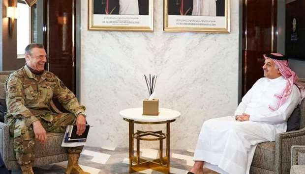 Defence minister meets US commanderrnrn