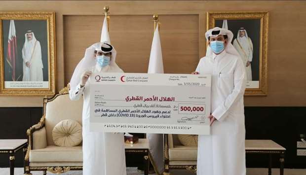 Mohamed Rashid al-Kaabi and Abdullah Sultan al-Qatan at the handover of the cheque