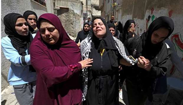 Relatives mourn during the funeral of Palestinian Ahmad Jameel Fahad, who was killed by Israeli forces in a predawn raid, in the Al-Amari refugee camp near Ramallah in the Israeli-occupied West Bank