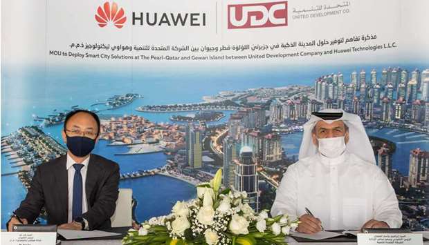 Ibrahim Jassim Al-Othman, UDC President, CEO and Member of The Board and Fan Tao, Chief Executive Officer of Huawei Qatar (Huawei Technologies LLC) sign the MoU