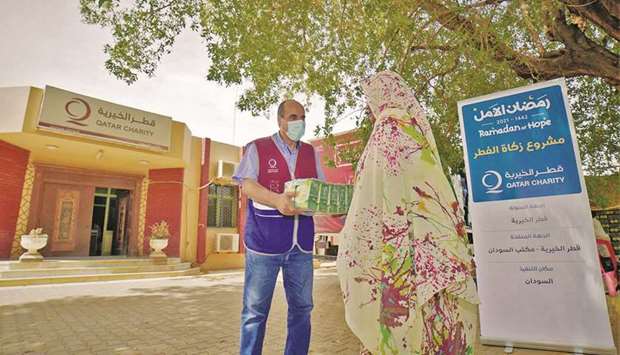 QC distributes food parcels to beneficiaries.