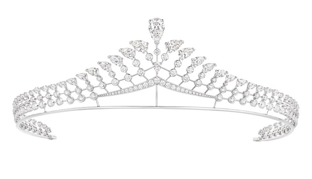 In a delicate waltz, the Josu00e9phine Valse Impu00e9riale's pear-shaped diamonds emphasise the elevated sweep of the tiara.