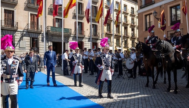 The Mayor of Madrid Jose Luis Martinez-Almeida and a number of Spanish officials welcomed His Highness the Amir Sheikh Tamim bin Hamad Al-Thani upon arrival.