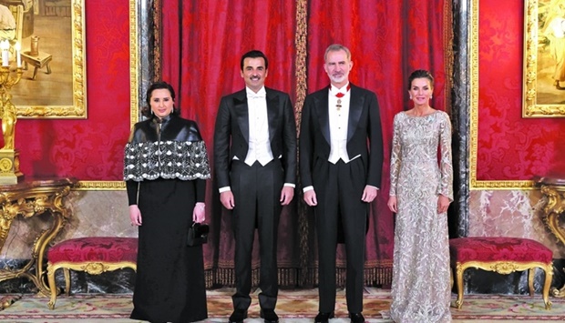 King Felipe VI of Spain and Queen Letizia  with His Highness the Amir Sheikh Tamim bin Hamad al-Thani and Her Highness the Consort of the Amir Sheikha Jawaher bint Hamad bin Suhaim al-Thani at the state dinner banquet hosted by the king and Queen