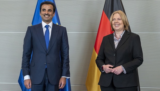 His Highness the Amir Sheikh Tamim bin Hamad Al-Thani is being welcomed to the Bundestag by Barbel Bas, the President of the Bundestag