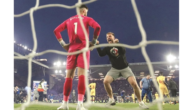 A Everton fan taunts Crystal Palaceu2019s Jack Butland after invading the pitch to celebrate his teamu2019s third goal on Thursday night. (Reuters)