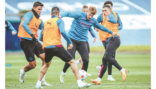 Manchester Cityu2019s Kevin de Bruyne (centre) trains with teammates in Manchester yesterday.