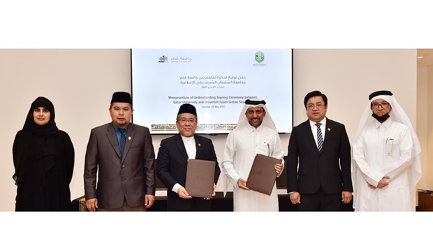 Officials of QU and Universiti Islam Sultan Sharif Ali, Brunei Darussalam, at the MoU signing ceremony.
