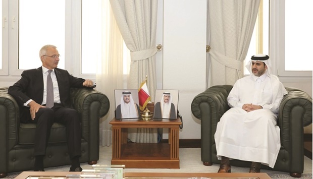 During the meeting, they reviewed the latest developments regarding the global economic situation, and their repercussions on the banking business, reports QNA.