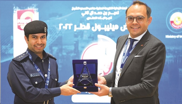 Captain Abdullah al-Faihani receiving the award.