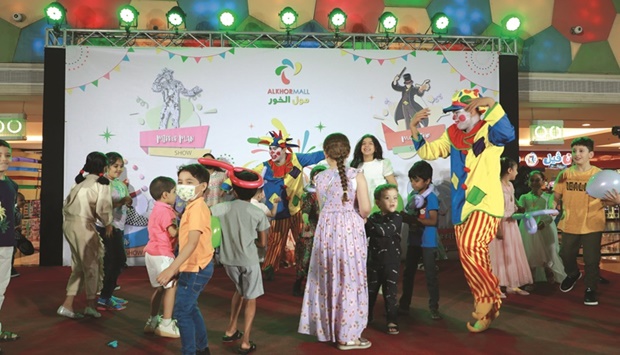 Al Khor Mall successfully organised and executed a range of programmes, including the Bubble Show, Mirror Man Show, Clown Show and Magic Show, etc. Free henna designing was also offered to customers.