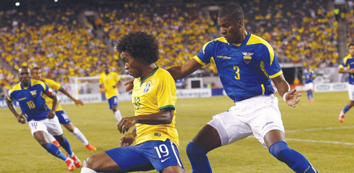 Brazilu2019s Willian (left) fights for the ball with Ecuadoru2019s Frickson Erazo during their match at MetLife Stadium in New Jersey.  (AFP)