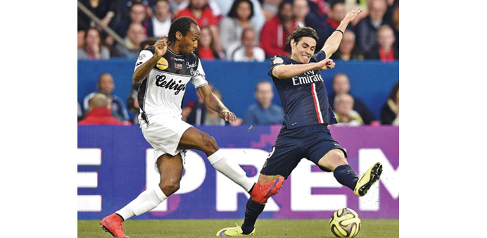 Guingampu2019s Jeremy Sorbon (left) vies for the ball with Paris Saint-Germainu2019s Edinson Cavani during the French Ligue 1. (AFP)