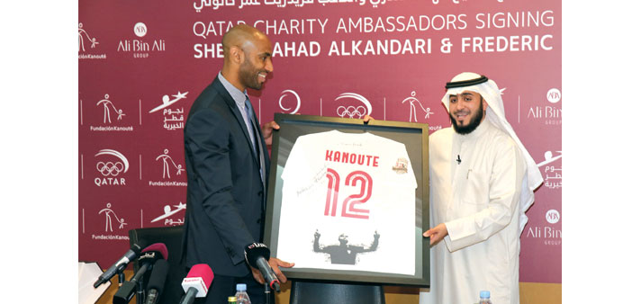 Kanoute along with al-Kandari after signing an agreement with QC.
