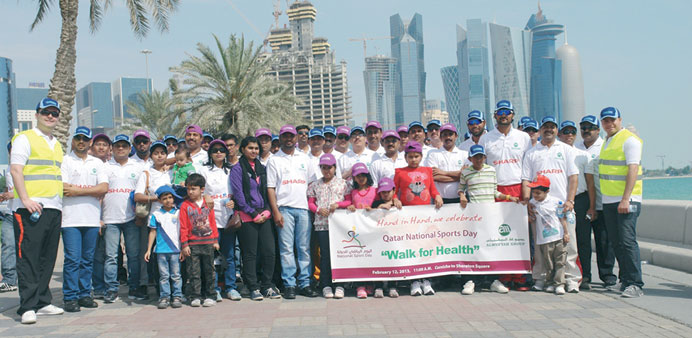 Almuftah Group employees and their families who participated in the walk.