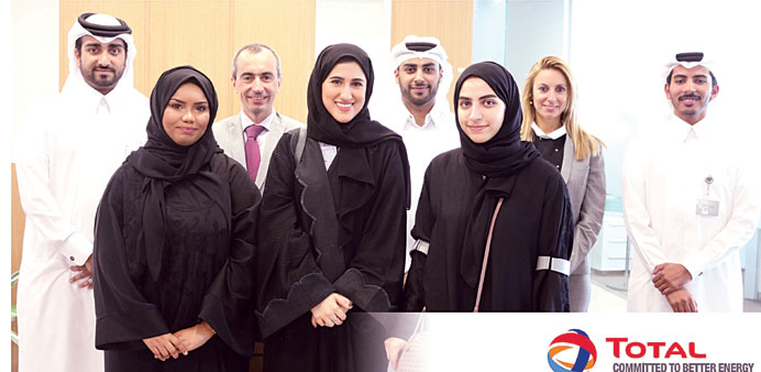 The Qatari students with Total officials.