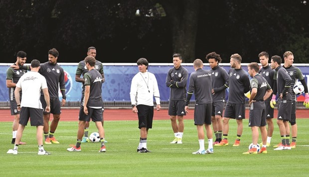 Germanyu2019s coach Joachim Loew (C) talks to players during a training session at the Germany national football teamu2019s training grounds in Evian-les-Bains.