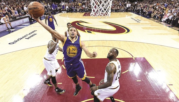 Golden State Warriors guard Stephen Curry (30) shoots the ball against Cleveland Cavaliers forward LeBron James (23)  during Game 4 of the NBA Finals.  (Bob Donnan-USA TODAY Sports)