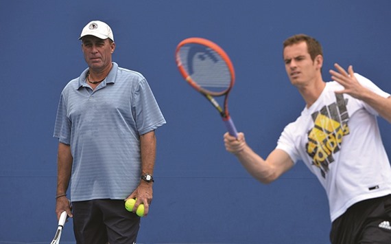 Andy Murray (right) is watched by coach Ivan Lendl during a practice session in this January 2014 file photo. (AFP)