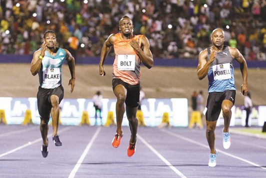 Yohan Blake (L), Usain Bolt (C) and Asafa Powell in action during menu2019s 100m race at the Racers Grand Prix. (Reuters)