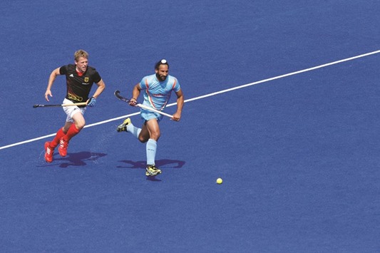 Germanyu2019s Timo Wess (L) challenges Indiau2019s Sardar Singh during their menu2019s Group B hockey match at the London 2012 Olympic Games at the Riverbank Arena on the Olympic Park on August 3, 2012. (Reuters)