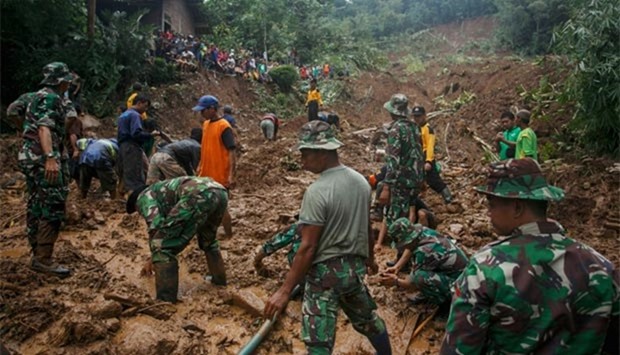 Indonesian soldiers search for landslide victims at Caok village in Purworejo, Central Java province, on Sunday.
