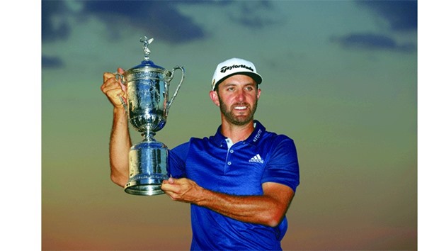 Dustin Johnson of the United States poses with the winneru2019s trophy after winning the US Open in Oakmont, Pennsylvania, on Sunday. (AFP)