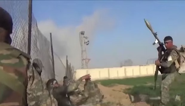 Syrian army fighting at Deir Ezzor province.