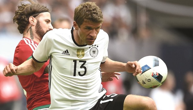 Germanyu2019s midfielder Thomas Mueller (R) and Hungaryu2019s Tamas Kadarr vie for the ball during the UEFA EURO 2016 friendly match in Gelsenkirchen. (AFP)