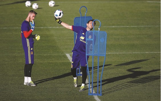 Spainu2019s goalkeepers David de Gea (left) and Iker Casillas take part in a training session in Las Roza, Spain, on Monday. (Reuters)
