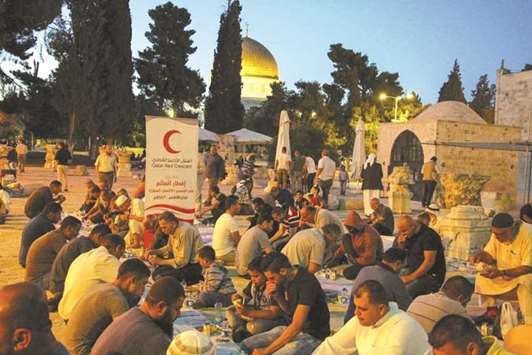 Every day, a group Ramadan Iftar banquet is being held at the yards of the Al-Aqsa Mosque.