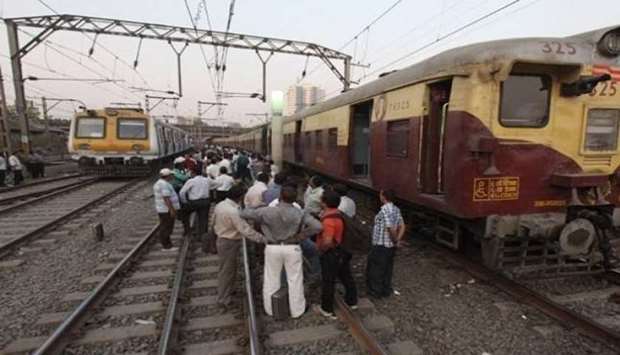Mobile phones accounted for most of the 28 deaths on Sri Lankan railways so far this year
