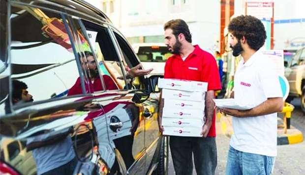 Some of the motorists receiving Iftar boxes from Ooredoo.