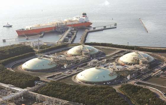 Liquefied natural gas storage tanks and a membrane-type tanker are seen at Tokyo Electric Power Cou2019s Futtsu Thermal Power Station, east of Tokyo. Japanu2019s anti-monopoly regulator ruled yesterday that all new contracts for liquefied natural gas (LNG) should not contain restrictions on reselling cargoes of the fuel, adding momentum to a push to liberalise the LNG market.