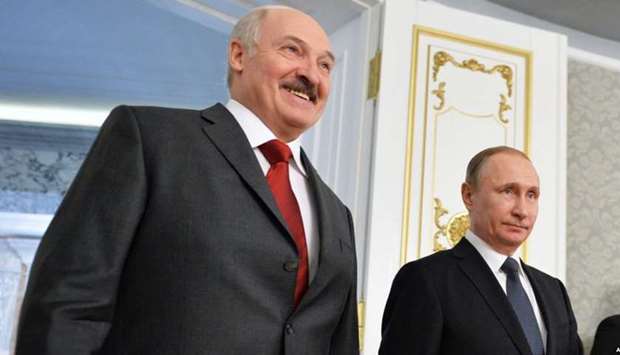 Russian President Vladimir Putin and Belarusian President Alexander Lukashenko (l) meet in Minsk, Belarus, Feb. 25, 2016.