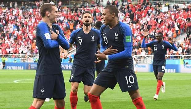 France's forward Kylian Mbappe (R) celebrates scoring the opening goal with his teammates forward Antoine Griezmann (L) and forward Olivier Giroud (C) during the Russia 2018 World Cup Group C football match against Peru