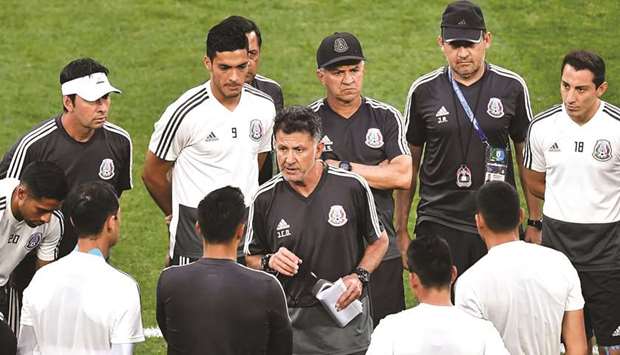 Mexicou2019s coach Juan Carlos Osorio (centre) speaks to players during a training session in Rostov-On-Don, Russia, yesterday. (AFP)