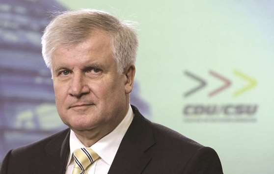 Seehofer: If the EU summit does not bring effective solutions, migrants already registered in another EU country will be rejected.