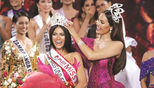 Miss Universe 2018 winner Catriona Gray crowns Gazini Ganados of Talisay City, Cebu, who won the Binibining Pilipinas-Miss Universe title at the Araneta Center Cubao in Quezon City.