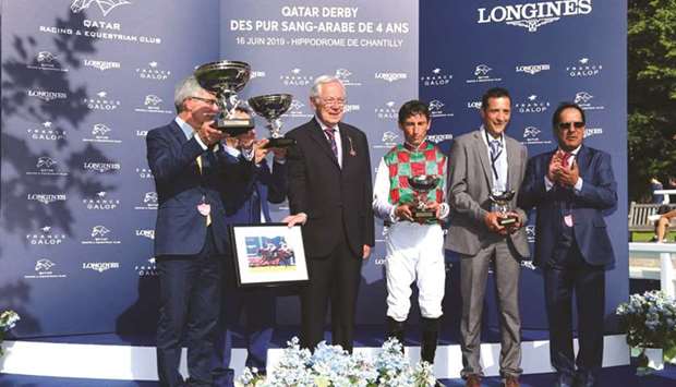 Qatar Racing and Equestrian Club (QREC) Racing manager Abdulla Rashid al-Kubaisi (right) with the winners of the Qatar Derby des Pur-Sang Arabes (Group 1 PA) after Hayyan won the 2,000m race in Chantilly, France, yesterday. (Zuzanna Lupa)